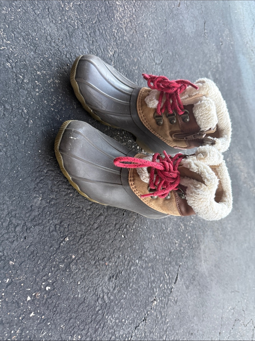 Kids SPERRY boots, authentic US 2M, like new lightly worn.
